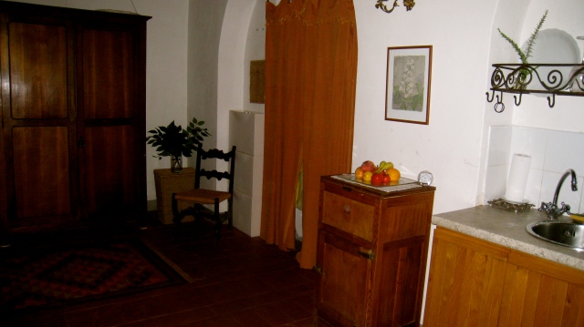 partial view of kitchen